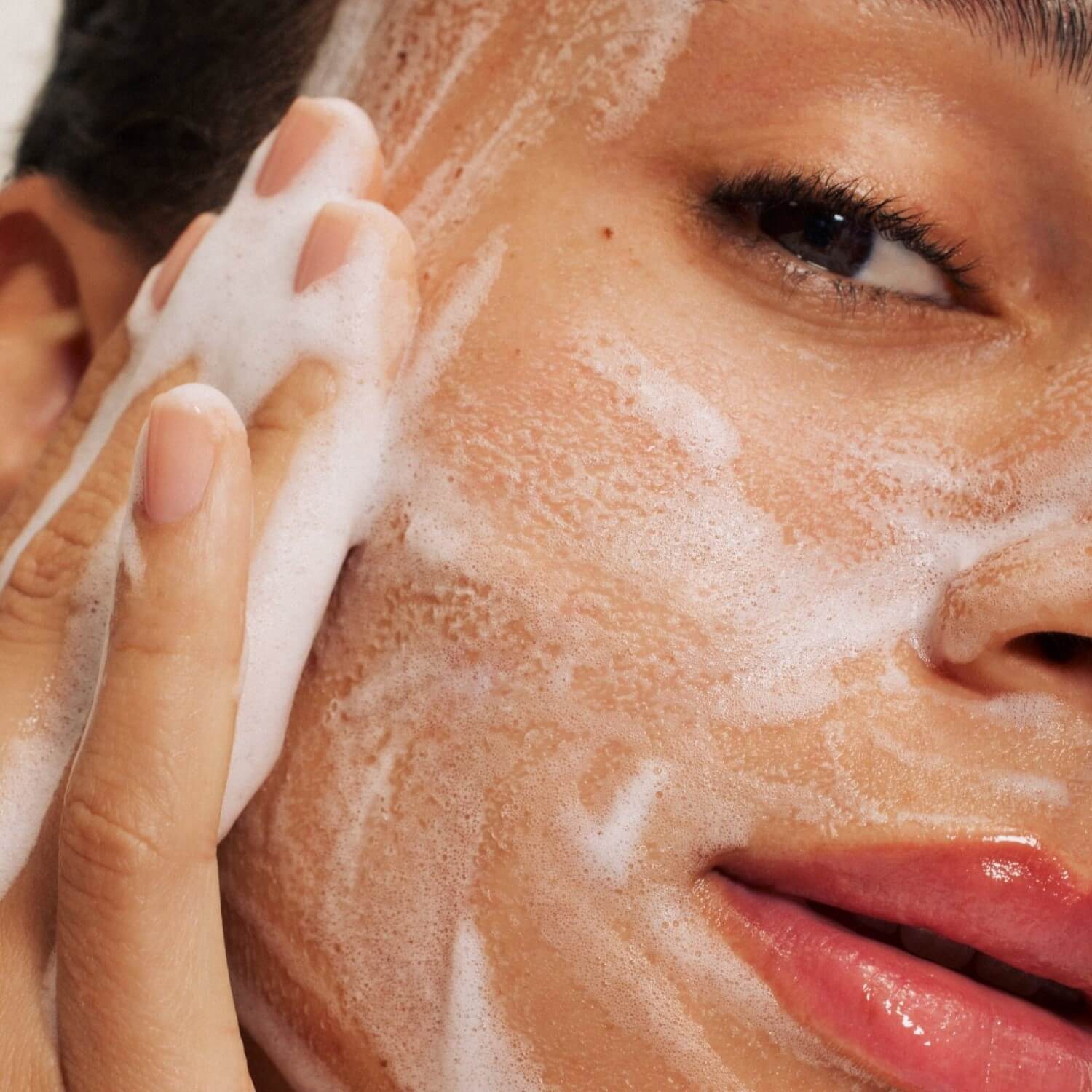 FACIAL CLEANSER SOFT FOAMING+MAKEUP REMOVER (LIMPIADOR FACIAL REMOVEDOR DE MAQUILLAJE)